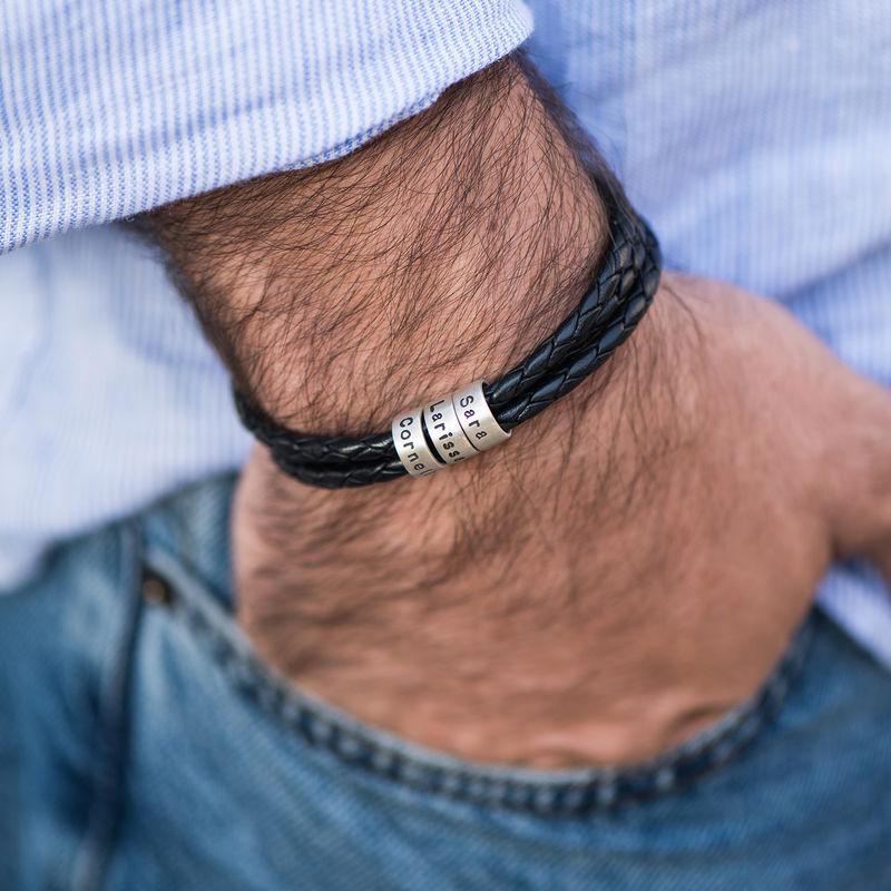 Pulsera de Hombre de Cuero Negro – Personalizable con Acabados en Plateado o Oro