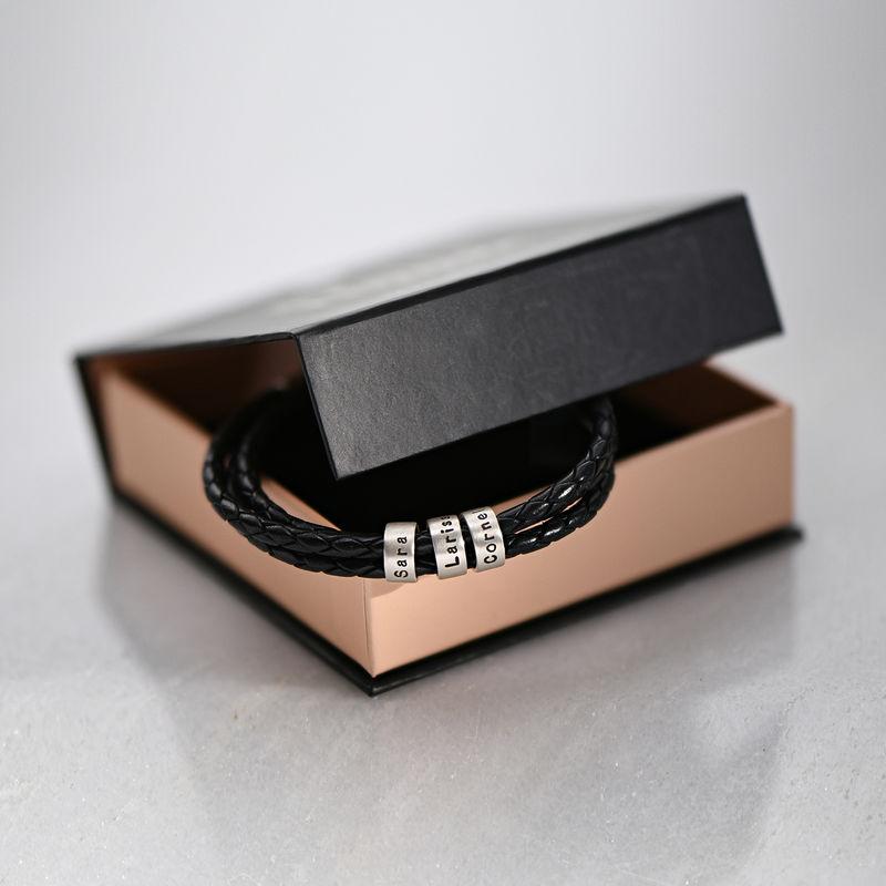 Pulsera de Hombre de Cuero Negro – Personalizable con Acabados en Plateado o Oro