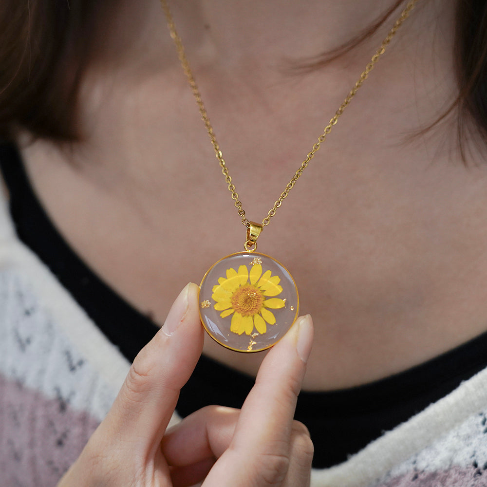 Collier de fleurs du mois de naissance